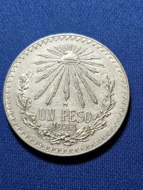 CHOICE 1933 - Mexico Un Peso Cap And Rays Un Peso - Silver Mexican Coin