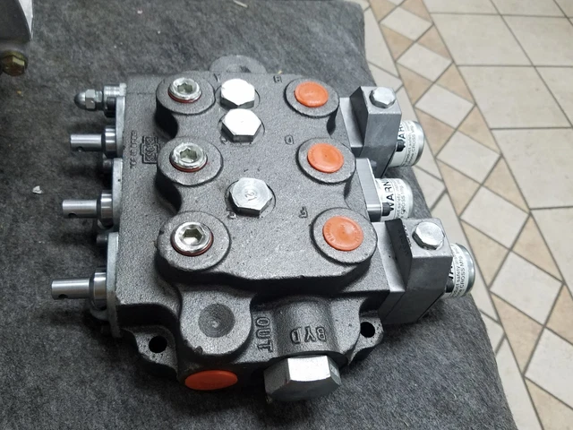Cross Manufacturing SBAF2 Double Spool Hydraulic Valve