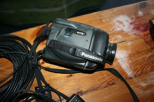 Caméscope Panasonic NV-VS7 S-VHS-C - Pour Pièces Ou Réparation (TEL QUEL)