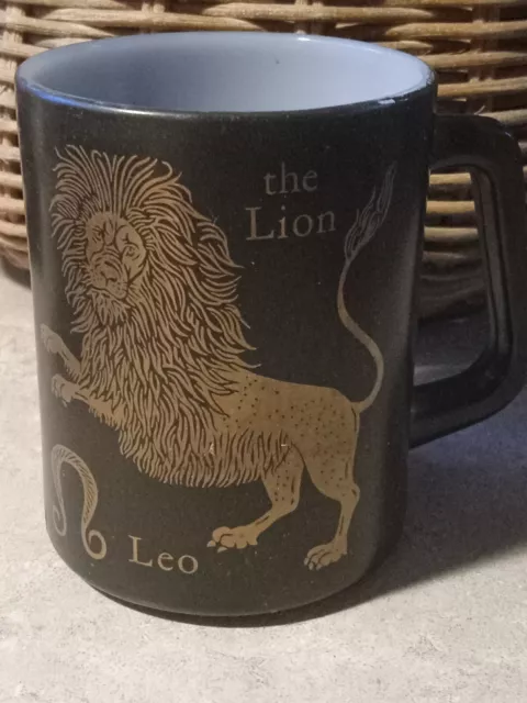 VTG Federal Milk Glass Mug Zodiac Sign LEO The LION Black Gold Coffee Cup.  (8)