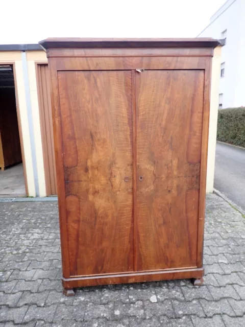 Originaler alter Nussbaum furnierter Schrank 2türig Spätbiedermeier um 1850 3