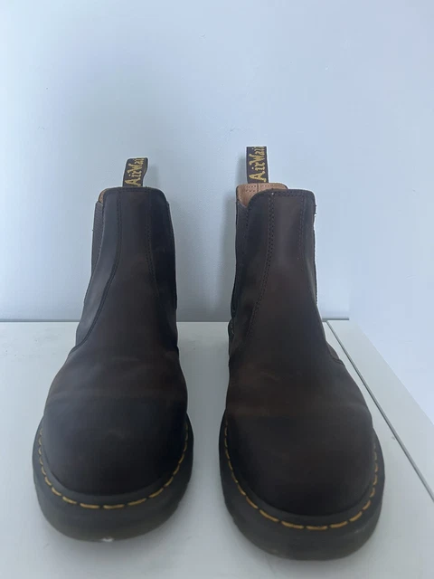 2976 yellow stitch smooth leather chelsea boots white