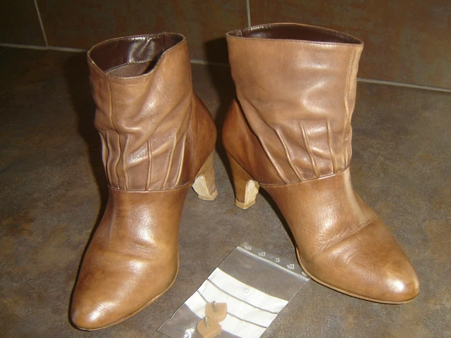 Bottines Pointure 39 En Cuir Marron Abimees Talons Donne Une Paire Talon Bobine
