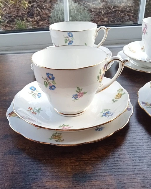 VINTAGE ROSLYN 18 Piece Bone China Tea Set, Weddings, Afternoon Tea £35