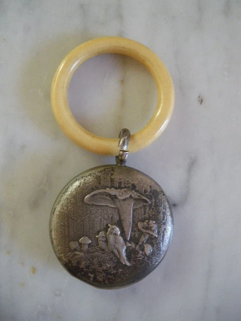 Hochet Ancien En Celluloïd - Objet Vintage, Fond De Bureau D'étude, Collection