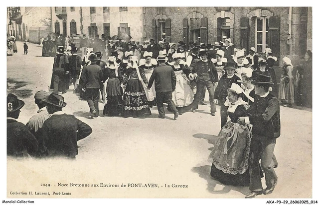 Douarnenez - FINISTERE DOUARNENEZ rue jean Bart un défilé de noces