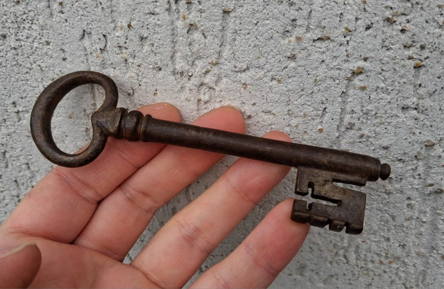 Ancienne grande clé en fer forgé 17cm - Antiquités