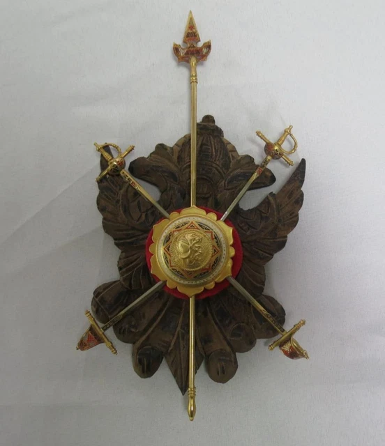 Vintage MARTO OF TOLEDO SPAIN SWORD Sabre Shield Plaque Vintage MARTO OF TOLEDO SPAIN SWORD Sabre Shield Plaque