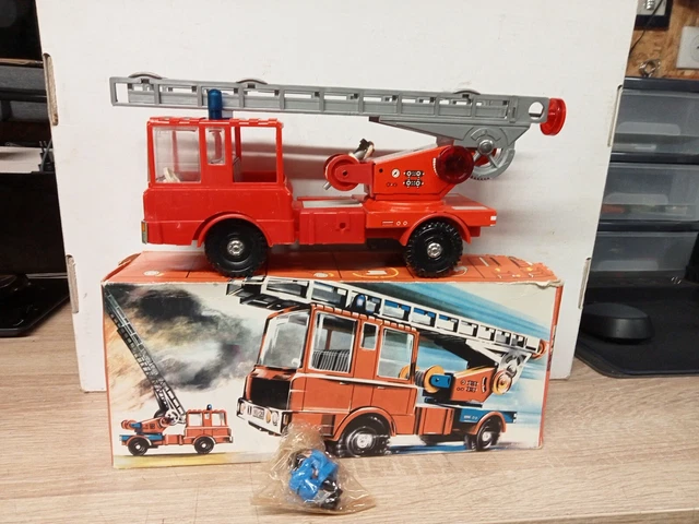 JOUET MECANIQUE À CLE , CAMION CITERNE GAS-OIL en TOLE - BON