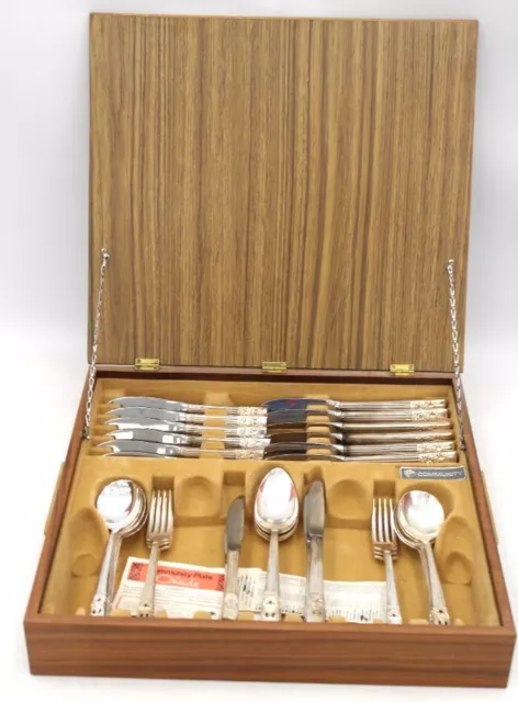 ONEIDA Community Plate 34-Piece Set of Silver-Plated Cutlery with Canteen - B29