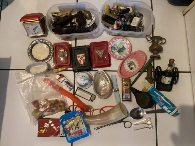 lot brocante objets anciens fond de tiroir bazar grenier divers jouet médaille