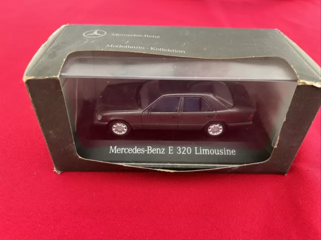 Mercedes Benz Modellauto Kollektion E 320 Limousine Herpa