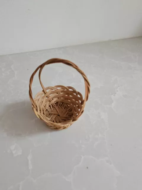 Dolls House Medium Wicker Woven Round Basket Miniature Shop Garden Accessory