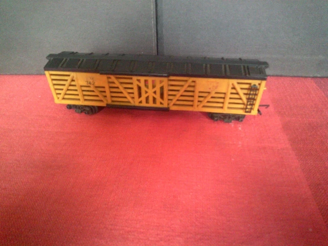 Lot 379 - A TRIANG HORNBY OO gauge R666 Articulated
