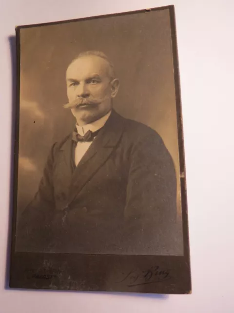 Wien - Mann mit Bart im Anzug - Portrait / CDV