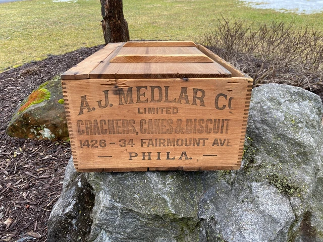 Vintage Antique Wood Wooden A.J. Medlar Co. Crackers Cakes Biscuits Box Crate PA