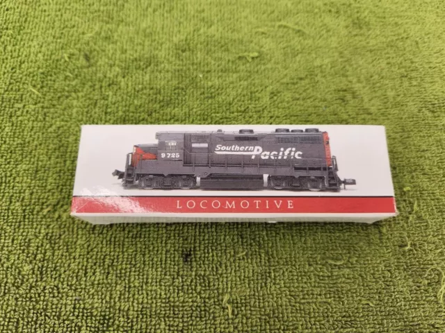 Southern Pacific Locomotive # 9725 Model Train No 418 High Speed N Scale w Box