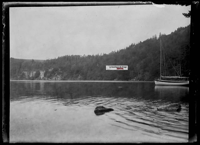 Plaque verre photo ancienne négatif noir et blanc 6x9 cm lac eau bateau vintage
