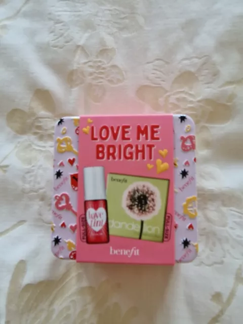 Nuovo Set Regalo Brillante Benefit Love Me