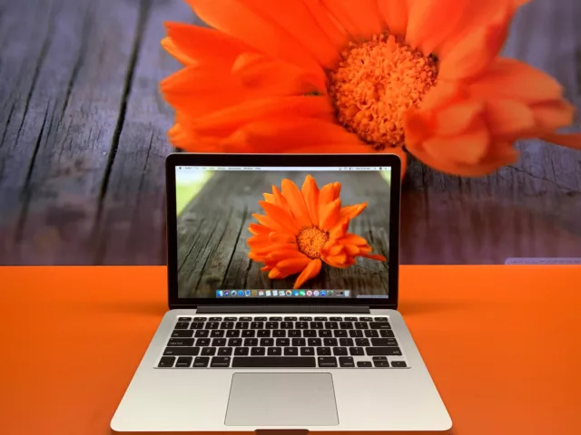 Apple MacBook Pro 13" i5 Retina 256GB SSD 8GB RAM 2.5Ghz - 3 Year Warranty