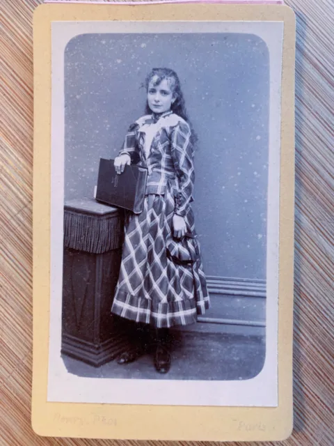 Photo Carte de Visite CDV Portrait jeune fille au livre  1880