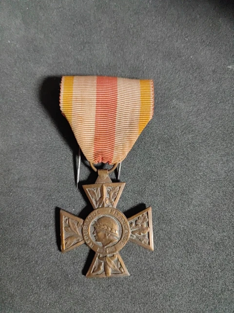 Médaille Française Croix Du Combattant 1914-1918 En Bronze - WW1, Bon état Général, Numéro 3, Décoration Militaire Historique