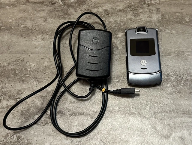 Motorola Razor V3 Flip Phone Vintage With Charger