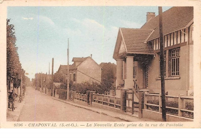 95. n°56550.chaponval.la nouvelle ecole prise de la rue de pontoise