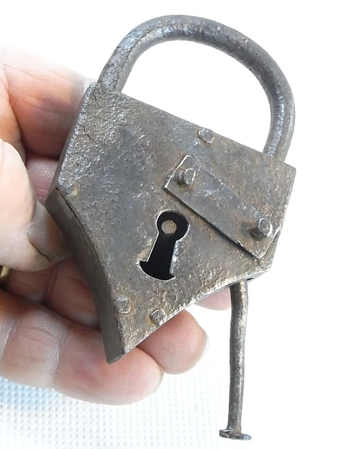 Vieux Cadenas En Fer Forgé Avec Sa Clé – Objet Ancien Rare