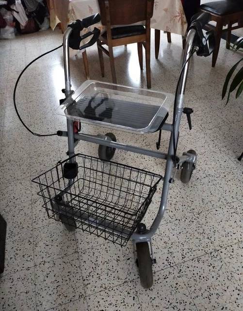 Déambulateur avec panier et plateau