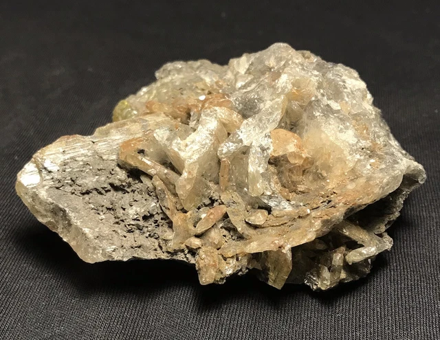 Mineral: Anglesit, Phosgenit; Mibladen, Midelt, Marokko; ca. 8,8x7,7x3,5 cm