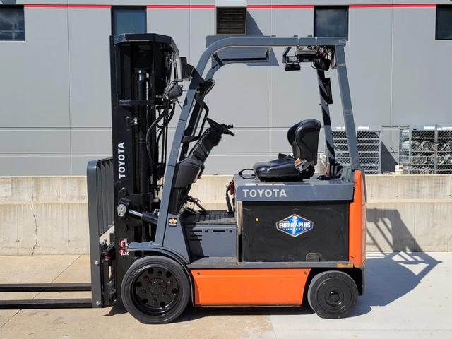 2017 Toyota 8Fbchu25 Electric Quad Mast 5000 Lb Side-Shift Cushion Tire Forklift
