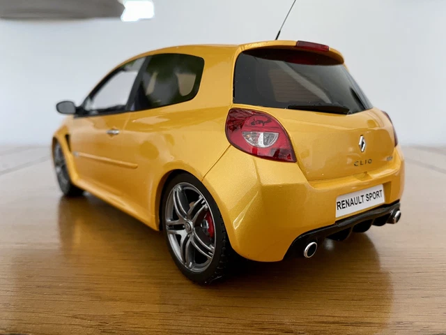 Badge pour Renault Sport / Clio 2 RS Phase 1 - 172 / Phase 2 - 172 / Phase 3 - 182
