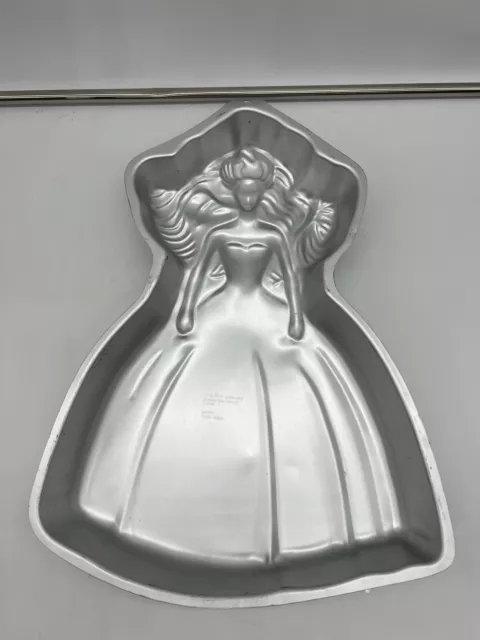 Vintage Wilton Aluminum Caracter Cake Pan Barbie 1992 Mattel Inc. 2105-2551 3