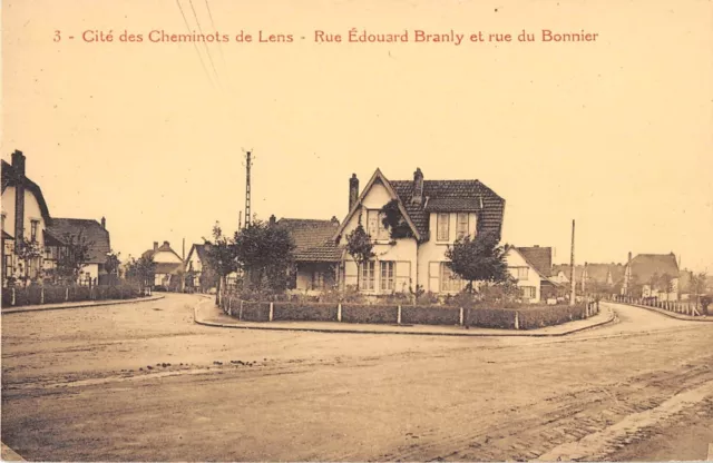Cpa 62 Cite Des Cheminots De Lens Rue Edouard Branly Et Rue Du Bonnier
