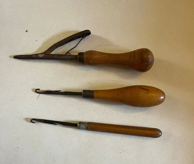 Ganchos para alfombras de madera con mango vintage variado. Hermosa madera. Ligero desgaste/óxido. X3