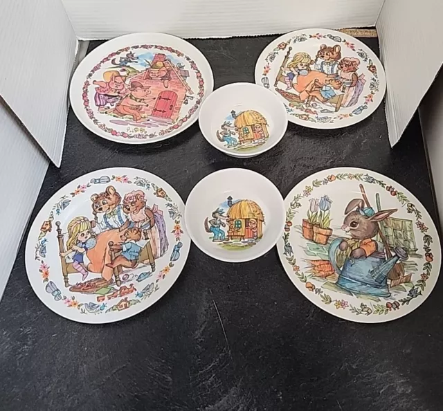 VINTAGE CHILDREN ONEIDA DELUXE MELAMINE PETER RABBIT 3 Pigs, Goldilocks