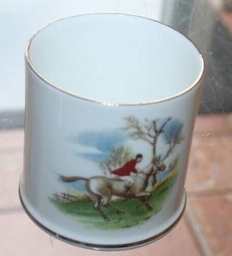 Vintage Crown Staffordshire Jagdbecher