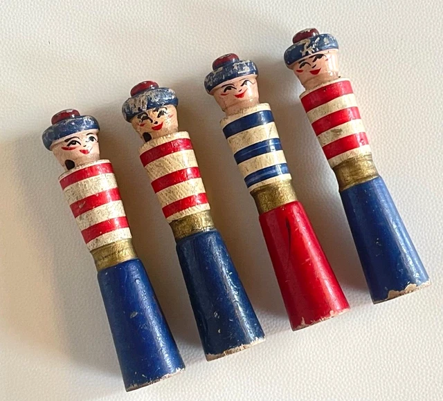 Ensemble vintage Français petites quilles en bois peint de jeu de