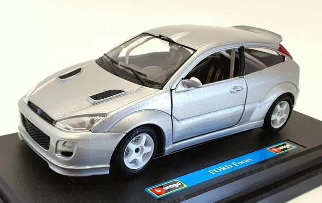 Coche modelo a escala 1/24 Burago 0005G - Ford Focus - plateado