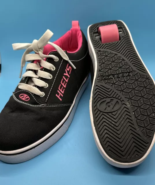 Heelys PRO 20 Girls Skate Shoes Youth Size 13C Black Pink Canvas Lace Up Logo