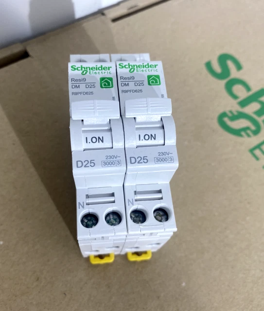 Lot De 2 Disjoncteurs Schneider IDT40T B10A – 1P+N, 230V, Montage Rail DIN – Réf. A9P12610