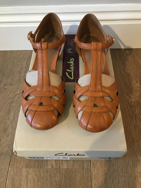 CLARKS HENDERSON LUCK Tan Brown Leather T Bar Sandals Uk 7