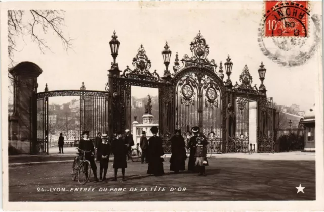 CPA Lyon- Entree du Parc de la Tete d'Or FRANCE (1025350)