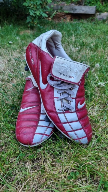 Nike total 90 versatract deals