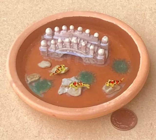 Grand Rond Cuite Étang Avec 3 Carpe Koi Tumdee 1:12 Échelle Poupées Jardin