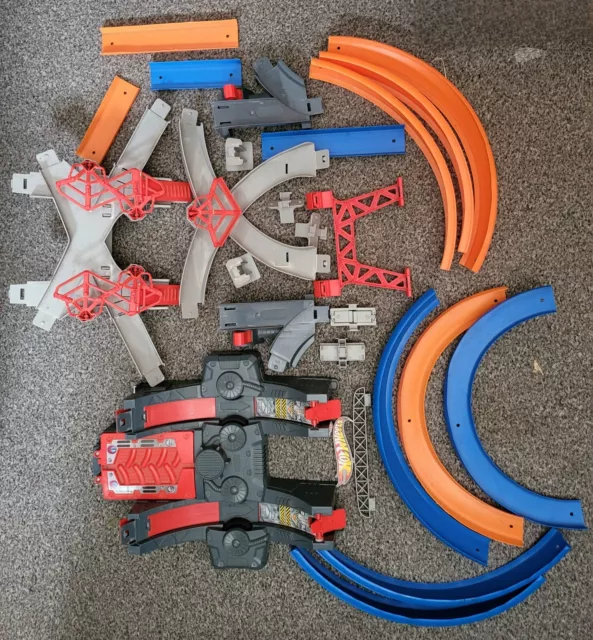 Mattel Hot Wheels Mega Loop Mayhem Track Set