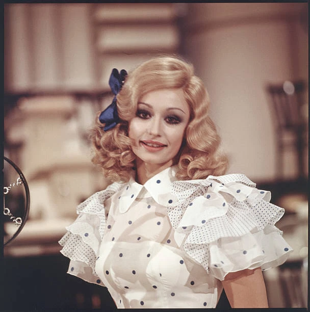 Italian Tv Presenter Actress Singer & Showgirl Raffaella Carr OLD PHOTO 14