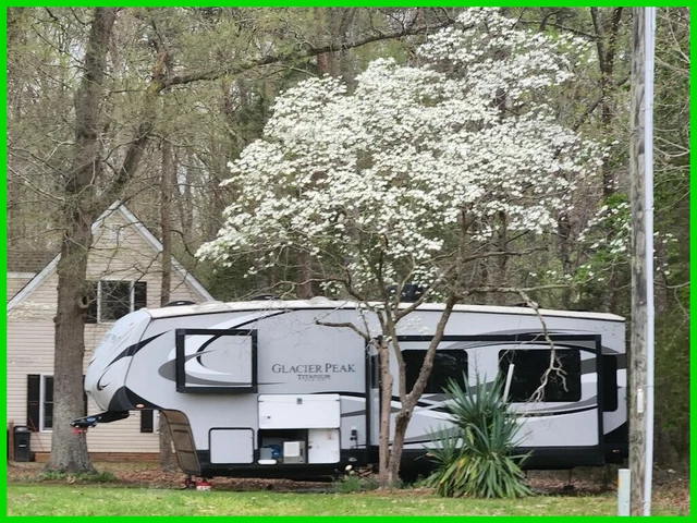 2018 Outdoors RV Glacier Peak Titanium Series 5th Wheel 26RLS Sleeps 6 2 Slides 2018 Outdoors RV Glacier Peak Titanium Series 5th Wheel 26RLS Sleeps 6 2 Slides