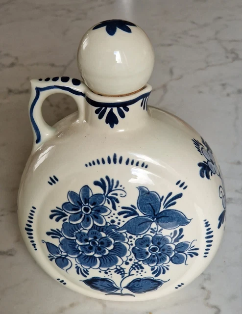 Pichet à vin à fleurs en faïence de Delft du 19ème siècle